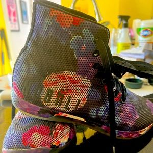 Nobull High Top Trainers - size 9